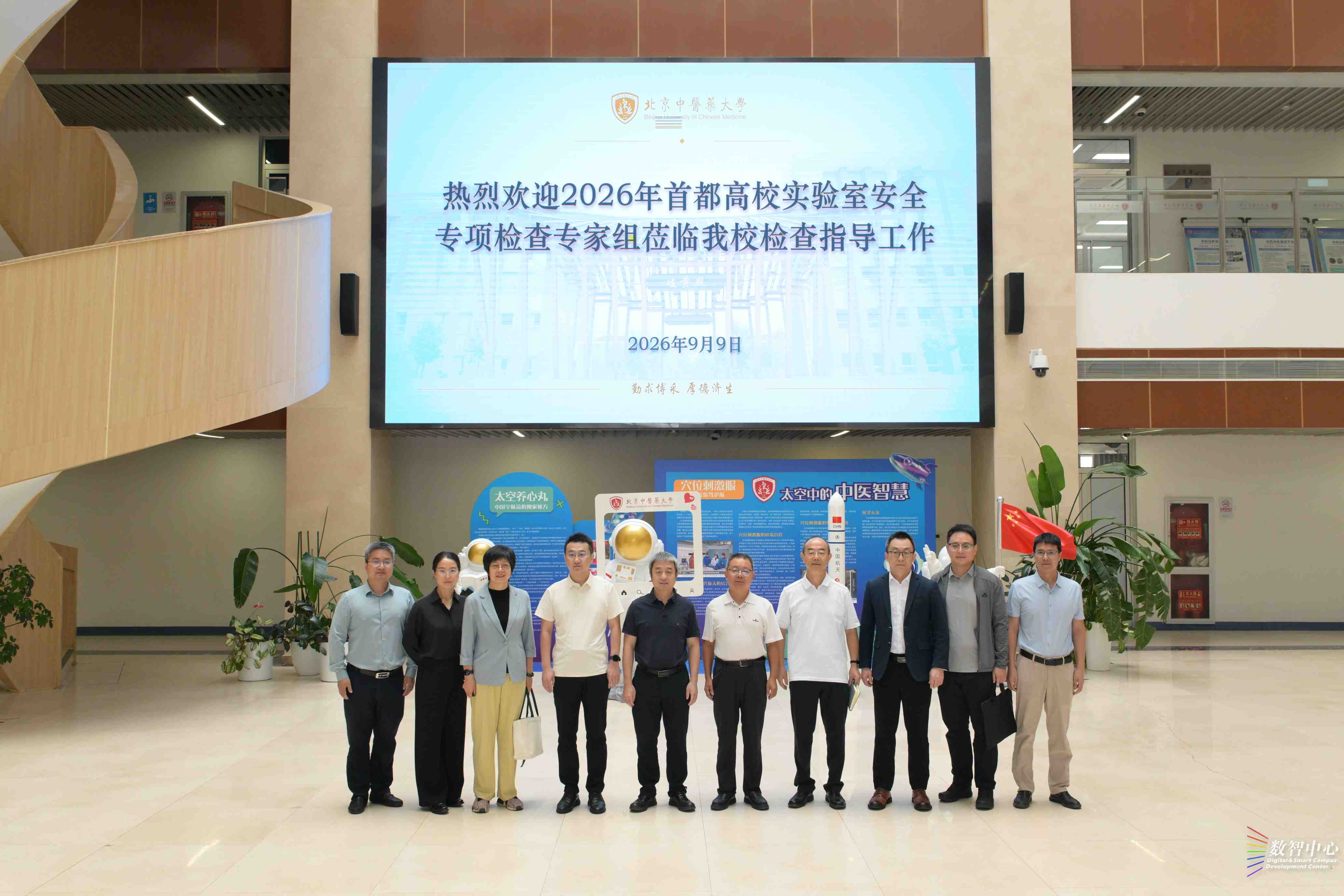 封面大合照.JPG